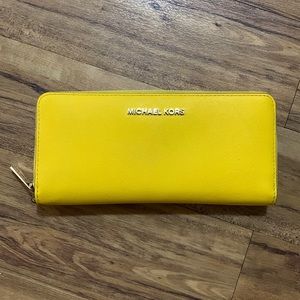 Michael Kors Jet Set continental wallet yellow